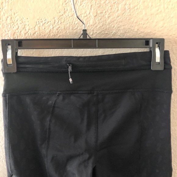 Lululemon Black mesh+pattern Capri high waist - Picture 5 of 8